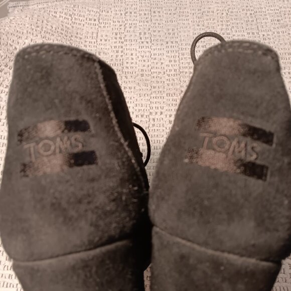 TOMS women's black suede lace up wedge heel ankle bootie sz 10 - Picture 10 of 14